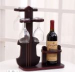 Стильная подставка под бутылку вина и бокалы