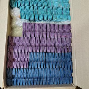 Картхолдеры с цветным принтом. Изделия из кожи. СКСтиль. ОПТ.
Картхолдеры выполнены их кожи хромового дубления. Лицевая сторона картхолдера с цветным принтом. Все края отшлифованы, прошиты.