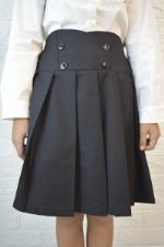 Школьная юбка с черными пуговицами