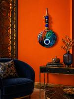 Azure Plume — Стеклянный Настенный Амулет с Пером Павлина и Глазом от Сглаза