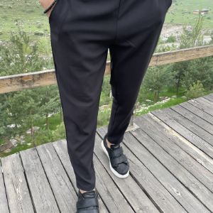 Полуклассический брюки 
С прямым поясом