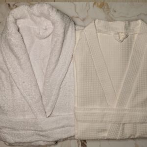 Махровый халат с шалькой и вафельный халат с планкой