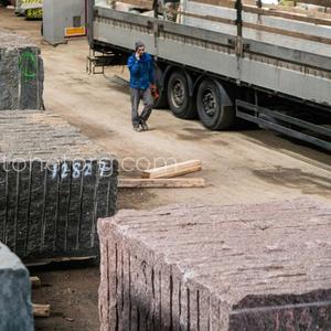 Гранитные блоки все породы и размеры