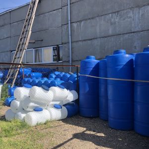 Емкости пластиковые для питьевой воды в ассортименте