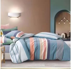 Стиранный хлопок — натуральная ткань для постельного белья из 100% хлопкового волокна. Проходит предварительную стирку на производстве, благодаря чему становится мягкой, матовой и приятной к телу уже с первого использования. Хорошо пропускает воздух, впитывает влагу, не электризуется и подходит для ежедневного сна в любое время года. Ткань устойчива к многократным стиркам, не дает сильной усадки и сохраняет форму и цвет. Оптимальный выбор для комфортного и долговечного постельного белья.