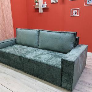 Общий габарит: ширина/высота/глубина: 2500*970*1000 мм.
Спальное место: 2000*1570 мм.
Ширина подлокотников: 250 мм.
Длина подлокотников 1150 мм.
Глубина посадочного места: 800 мм.
Высота посадочного места: 460 мм.
НАПОЛНЕНИЕ:
Механизм трансформации Евро-книжка.
Механизм раскладки установлен «Пантограф»
Пружинный блок боннель.
Ламинированные проветриваемые короба для белья.
13% влажности высушенная комлевая сосна.
Термофойлок.
Многослойная фанера.
Стандартный ППУ.
________________
Сертификаты ЕАС
100 % гарантия качества.
Срок службы 10 лет.
ВОЗМОЖНОСТЬ ИЗМЕНЕНИЕ:
Нет.
ДОСТАВКА В ЛЮБОЙ РЕГИОН РФ