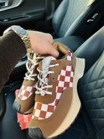 Женские кроссовки