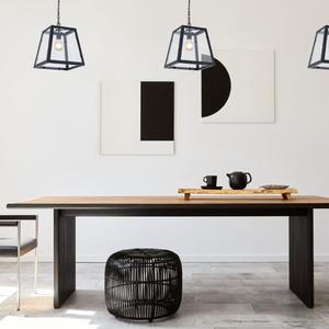 В мире, где каждый элемент интерьера имеет значение, стильный подвесной светильник «Невский» отличается изысканным минимализмом. Его утонченные линии и лаконичные формы создают гармонию с ограниченными пространствами, подчеркивая красоту простоты.