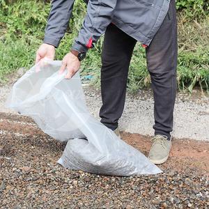 Прочные пакеты для строительных смесей — это усиленная полиэтиленовая упаковка, которая выдерживает самые тяжёлые нагрузки. ООО «Хамир» более 25 лет выпускает пакеты по ГОСТ  из ПВД, включая переработанную вторичку. Мы предлагаем стандартные и индивидуальные форматы для фасовки, хранения и вывоза строительного мусора и смесей.