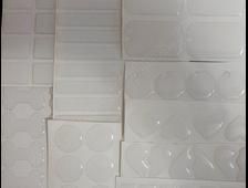 Полимерные линзы (шильды) с клеевым слоем . Изготавливаем любые формы полимерных линз и шильд на заказ с печатью и прозрачные с клеевым слоем