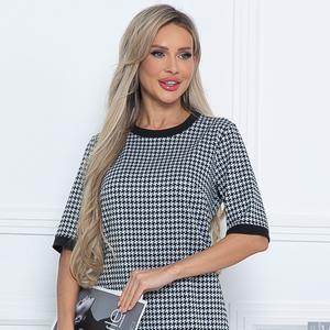 Платье трикотажное с контрастной отделкой от компании Avili. Модель прямого силуэта. Круглый вырез горловины. Втачные короткие рукава. Идеальный выбор на каждый день.