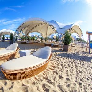 Шезлонг Лучиано для пляжа из искусственного ротанга от Malacca