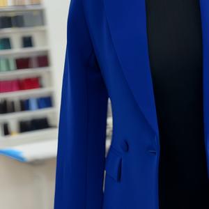 Производство женских костюмов MBIA для розничных сетей и брендов с разработкой лекал и подбором тканей.