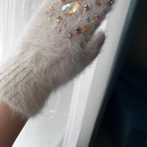 расшитые вручную варежки