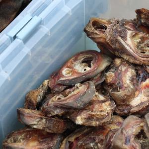 уши медальоны