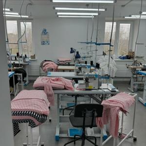 комплексный процесс создания одежды, включающий разработку дизайна, подготовку выкроек, пошив изделий и контроль качества.