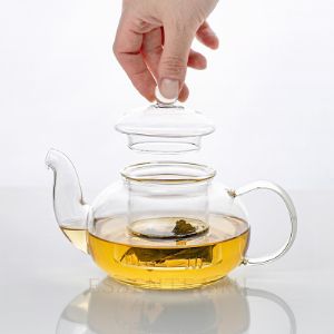 Стеклянный чайник со стеклянной колбой 600 мл
Заварочный чайник классической формы с колбой.
Изготовлен из боросиликатного стекла.