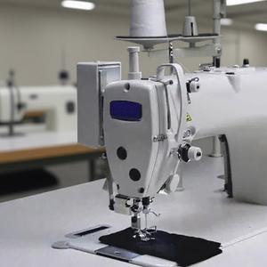 Наш цех оснащен современным промышленным оборудованием, которое позволяет нам работать с высокой скоростью, сохраняя безупречное качество на всех этапах производства.