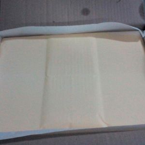 Спред сливочно-растительный «Крестьяночка» массовой долей общего жира 72,5 %
СТО 
Изготовитель: ООО «МОЛТОРГ»,
Масса нетто – от 0.5 -20 кг. Уп. Фольга/пергамент – монолит.
Состав продукта: масло сливочное, заменитель молочного жира (масла растительные рафинированные дезодорированные                                                                                            (пальмовое, подсолнечное), эмульгатор моно- и диглицериды                                                                                    жирных кислот, соевый лецетин,  антиокислитель концентрат смеси токоферолов, краситель Е160а), молоко сухое обезжиренное восстановленное, консервант Е 202, ароматизатор идентичный натуральному «масло сливочное».
Пищевая ценность (содержание в 100г.):
Жир – 72,5 г (молочного жира в жировой фазе 50%)
(в т.ч. насыщенных жирных кислот- не более 35%, транс-изомеров жирных кислот–не более 2%)
Белки – 2,0г.
Углеводы – 3,6г.
Энергетическая ценность – 680ккал/2780кДж
Условия хранения при относительной влажности воздуха не более 80%:
– при температуре от + 5°С до минус 3ºС- 75 суток;
– при температуре от минус 4°С до минус 11ºС- 90 суток;
– при температуре от минус 12°С до минус 18ºС- 180суток;
Дата производства и фасовки (число, месяц, год): 
смотрите на упаковке.