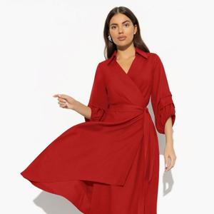 Платье красное на запах от компании Charutti. Модель полуприлегающего силуэта, на запах, выполнена из костюмной ткани &#34;креп булгари&#34;. V-образный вырез горловины с отложным воротником. Втачной рукав 3/4, собран на резину. В комплекте пояс из основной ткани. Это Ваш отличный образ, в котором вы всегда чувствуете себя уверенно.