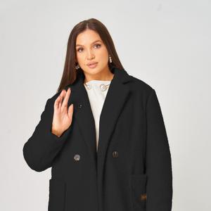 Цвета: Черный, молочный, серый, бежевый, пудра
Пальто (буклированная ткань):  
– прямой силуэт  
– воротник пиджачного типа  
– двухбортный  
– рукав двухшовный  
– спущенное плечо  
– накладные карманы  
– застёжка петли-пуговицы  
– декоративное украшение  
– нашивка на кармане&#34;