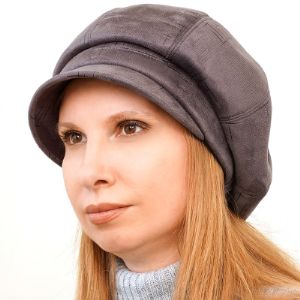 Кепка демисезонная из исскуственной кожи. Отличный головной убор для осени и начала зимы.