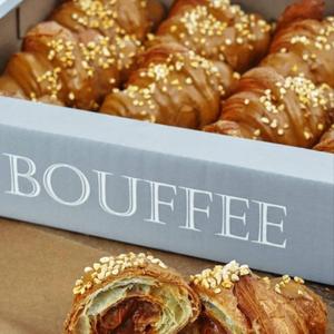 Круассан с карамелью