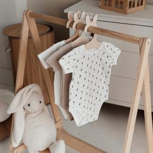 Боди для малышей короткий рукав, ткань интерлок пенье лапша, 100% хлопок, размеры 56-80. В 56 размере швы наружу.