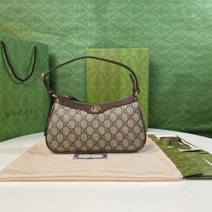 Лаконичная модель от Gucci подойдет под любой повседневный образ 👜