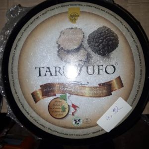 импортные сыры в ассортименте