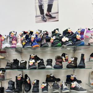 Предлагаем к закупке детский обувной ассортимент. В наличии около 900 пар детской обуви (ростовки от 18 до 36 размера) следующих брендов: Kapika, Kotofey, Kenka, Ulet, Shagovita, Zebra, Tomm, Biki, IndigoKids, LeopardKids. 
Ассортимент можно рассмотреть на нашем розничном сайте: 
Обращайтесь по телефону, можем направить подробное видео товара
 Леся
