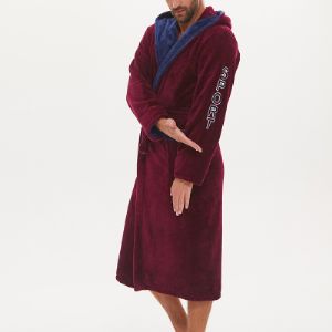 Классический мужской халат из ткани велсофт, с накладными карманами и съёмным поясом. Длина ниже колена.