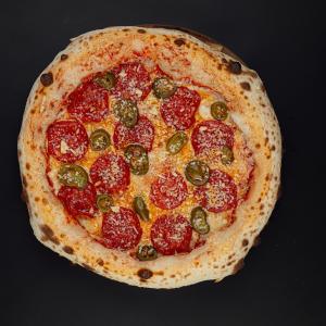 Неаполитанская пицца «Дьябло»:
сыр моцарелла, томаты пилати