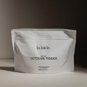 Cмесь солей для ванны с эфирными маслами
DETOX ME TENDER

Детокс-ритуал, основанный на сочетании позитивной цитрусовой триады — лимон, мандарин, грейпфрут, — а также морской и гималайской соли.
Убирает токсины и тревожные мысли.
Снимает стресс и лишние сантиметры.
Больше расслабления, больше чувственности.