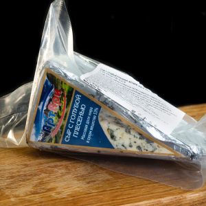 Сыр с голубой плесенью Артари
