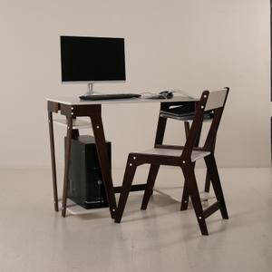 Создайте свой идеальный уголок для продуктивной работы, творчества или отдыха с чашечкой кофе! Этот гармоничный комплект — больше чем мебель, это основа вашего личного пространства.
* Просторная столешница вмещает ноутбук, документы и всё необходимое. Больше не нужно ютиться!
* Лаконичный дизайн из натурального дерева идеально впишется в интерьер любой комнаты — от домашнего кабинета до гостиной.
* Эргономичный стул с удобной спинкой подарит комфорт даже при длительном сидений. Забудьте о дискомфорте в спине.
* Прочная конструкция из дерева гарантирует устойчивость и долгий срок службы.

Идеальное решение для тех, кто ценит функциональность, уют и порядок. Превратите хаос в организованность!

Соберите своё пространство мечты там, где вам удобно!