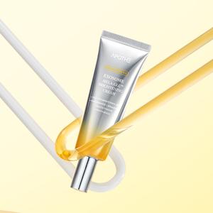 APOTHE Exosome Mela-Glu Brightening Cream                                                    Многофункциональный осветляющий крем с экзосомами винограда и ниацинамидом, который эффективно выравнивает тон кожи, уменьшает выраженность пигментных пятен и следов постакне, придавая коже более чистый, сияющий и здоровый вид.