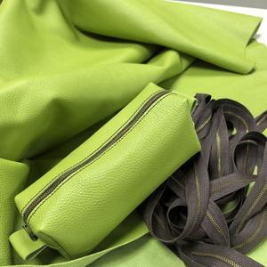 Кожаные аксессуары оптом для вашего бизнеса. Минимальный заказ — от 15 изделий

Корпоративные подарки: Статусные и запоминающиеся аксессуары с логотипом вашей компании для партнеров и сотрудников.
Производство изделий для брендов:
Разрабатывают и производят капсульные коллекции кожаных аксессуаров для fashion-брендов, бьюти-проектов и других компаний. Полный цикл — от идеи до готовой партии с вашим лейблом.

&#34;Ваш бренд, наше безупречное качество&#34;

Начните проект своей мечты уже сегодня!