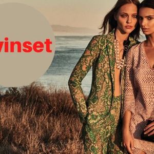 TWINSET MILANO — итальянский бренд женской одежды премиум-класса,вдохновляющие, нежные коллекции, в которых каждая девушка могла бы чувствовать себя по-настоящему стильной, хрупкой и женственной. Разумеется, для этого модели должны быть выполнены только из лучшего материала, поэтому Twinset Milano строго следит за качество и использует натуральные ткани, мягкую шерсть, кашемир и шелк, которые дарят ощущение комфорта и уюта. Коллекции бренда позволяют создать свой собственный запоминающийся образ, подчеркнуть индивидуальность, которую невозможно скопировать — ею можно только любоваться и восхищаться. Именно поэтому сегодня бренд пользуется популярностью у женщин по всему миру.