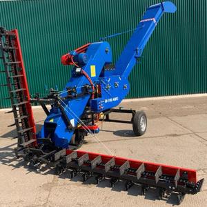 ООО ВЕЛАНИК (LIMITED LIABILITY COMPANY "VILANIK") поставляет зернометы                                                              1.	Удобный резьбовой механизм для регулировки высоты передней части метателя, опорные колесики с двух сторон уменьшают нагрузку на боковые питатели, тем самым улучшает скольжение питателей и уменьшает износ скребков. Срок эксплуатации скребков увеличивается.
2.	Фиксатор привода отключает редуктор от колеса одним движением руки механизма на себя.
3.	Прожектор светодиодный освещает переднюю часть метателя и позволяет работать в тёмном
4.	Вращающиеся детали закреплены на корпус с помощью подшипниковых узлов, что обеспечивает наименьшее трение и износ валов. Увеличивается срок эксплуатации узлов
5.	Электроящик имеет индикаторы питания и цветные кнопки для лучшего понимания и быстрого реагирования
6.	Рулевое управление для регулировки направления движения машины,  скребки ленты закреплены не заклепками, а с помощью болтовых соединений. Позволяет
быстро и без специальных инструментов провести замену изношенных деталей
7.	Механизм подъёма боковых питателей происходит с помощью надёжных ручных лебёдок..    
8.	Механизм регулировки верхнего башмака метателя надёжно фиксируется в нескольких
9.	 Для транспортировки метателя, в комплекте идет съёмная тяга