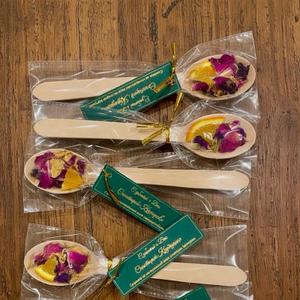 Чай леденец на ложке