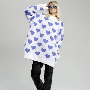 Свитер &#34;Синие сердечки&#34; оверсайз. В наличии 100шт. Вяжем на заказ. Успейте поставить на маркетплейсы! Предоставим фото!