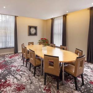 Ковровые покрытия для Ресторанах
Состав: 80% Шерсть 20% Полиамид
Плотность: 7/11
Высота ворса:8мм
Общая Высота:11мм
Весь ворса: 1150 гр/м2
Обшей весы:2191 гр/м2
Основа: Джут
Пожарный сертификат: КМ2