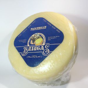Сыр Пармезан «Dziugas»™ - Этот сыр выдерживается не менее 3-х месяцев, имеет яркий вкус и плотную консистенцию. Пармезан «Dziugas»™ великолепно сочетается с красными и белыми винами, прекрасно выступает в сочетании со свежими овощами, идеален в составе сырной тарелки. В тертом виде его можно использовать в соусах, супах, салатах, а также подавать к блюдам из макарон. При производстве используется фермент только микробного происхождения, что позволяет рекомендовать его в пищу людям, которые придерживаются вегетарианства.
Вес упаковки: ~4,5 кг
Торговая марка: Dziugas
Производитель: ООО «Виллидж Групп», Армения
Жирность: 40%
Температура хранения: 0 +6 град ℃
Срок хранения: 180 суток
Количество в коробке: 1 шт
.
.
.
.
.
.
.
.
.
.
.
.
#ресторанкрасноярск #ресторан #поставщики #поставщиккрасноярск #красноярск #продукты #продуктыпитания #продуктыоптом #ипбармина
#сыр #пармезан #parmesancheese #parmesan #parmesandziugas #сырпармезан #кафе #кафекрасноярск #кулинария #horeca #хорека