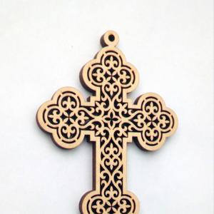 Крест подвеска с орнаментом в салон автомобиля
Авторские изделия.
Страна изготовитель Россия
Белгородская обл.
Размер 9,7*7 см.