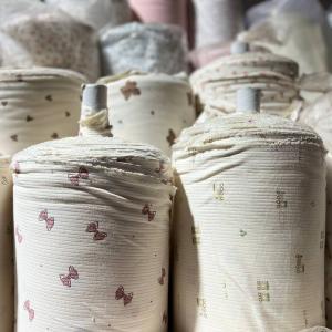 Ткань Интерлог




 












Состав : 95% хлопок, 5% полиэстер












Качество : Ткань интерлог отличается высоким качеством. Она прекрасно дышит, что делает её идеальным выбором для повседневной одежды.