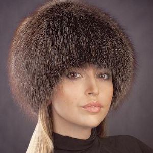 Сноп песец.. Цвет-белый, черный, блюфрост (натурал), кристалл, сапфир, черное золото. 