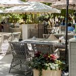 Как выбрать мебель для летней веранды кафе: экспертный гайд Malacca