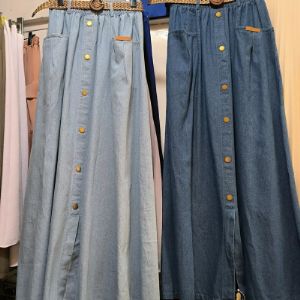 Юбка 
Ткань джинсы 
Размер стандарт
Цена 1200