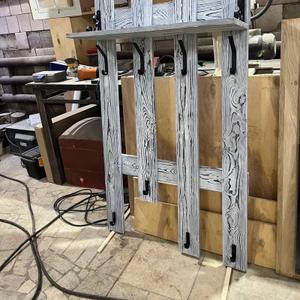 ОБРАЗЕЦ

Вешалка.
Размер - любой по вашему желанию., на любое количество крючков. 
На фото изделие из сосны, но можно и из берёзы. 
Техника окрашивания в два слоя. Сначала дерево брашируется, потом окрашивается в первый цвет что б краска заполнила углубления ,  далее  другой цвет наносится что б окрасить только верхушку фактуры  и мы получаем то что на фото.